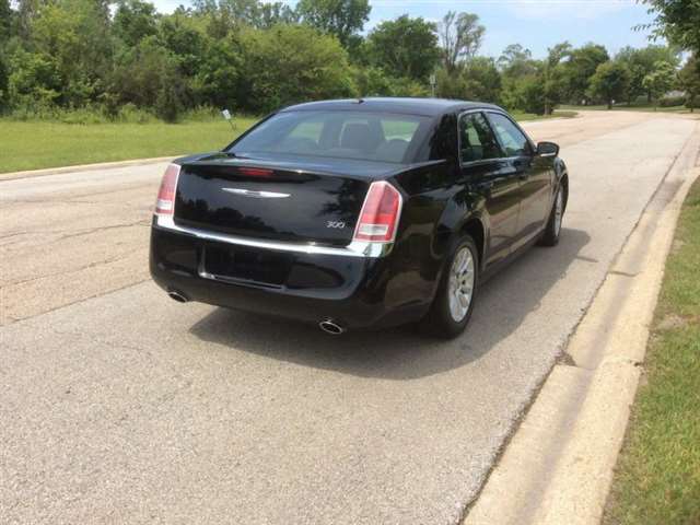 2012 Chrysler 300 4dr Sedan